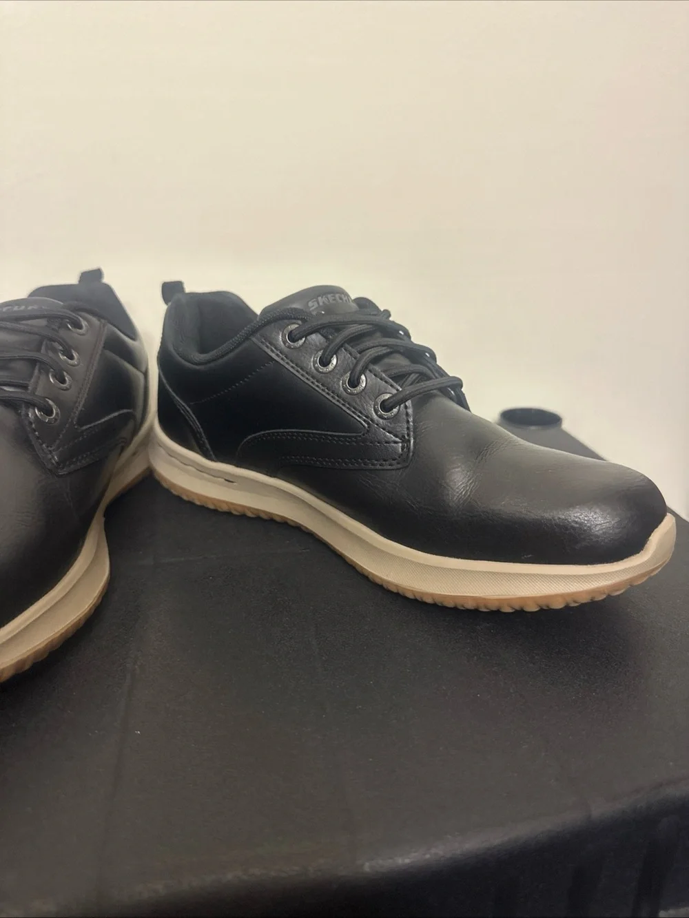 Skechers Men's Size 7 Black Slip In Shoe